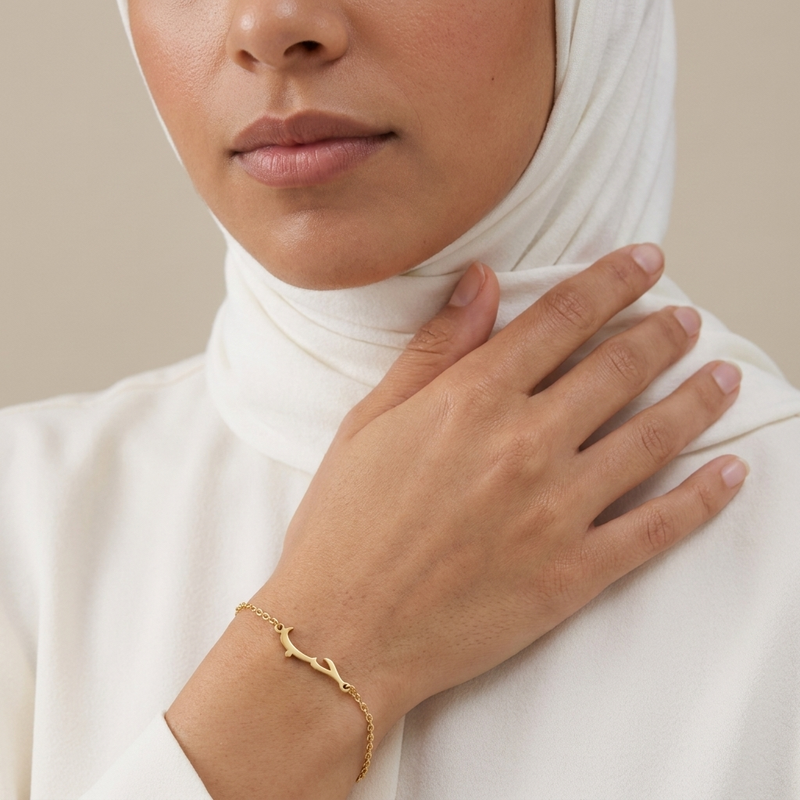سوار الحب على المعصم